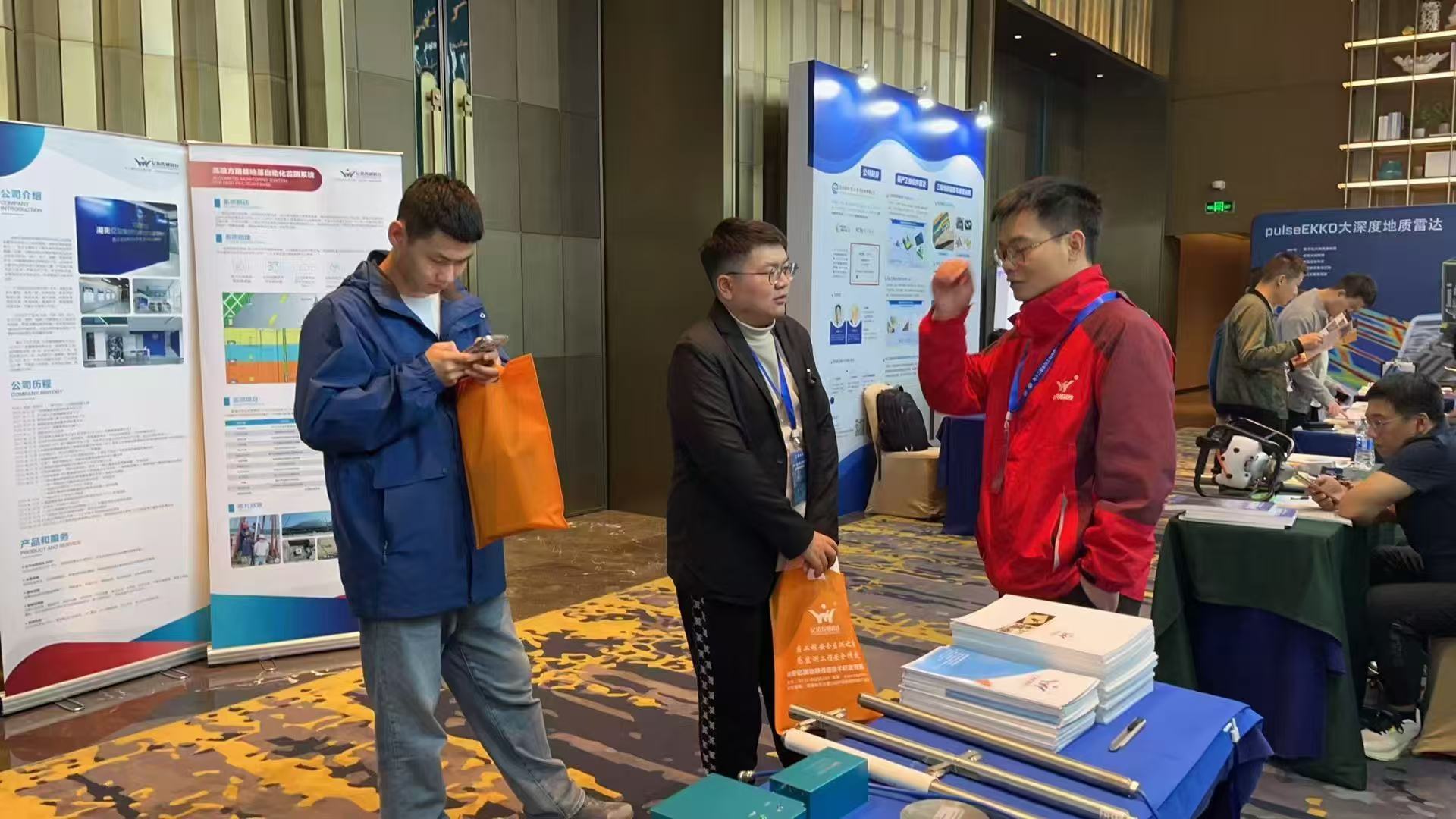 �������������չ�ᣬչʾǰ�ؼ����ɹ�